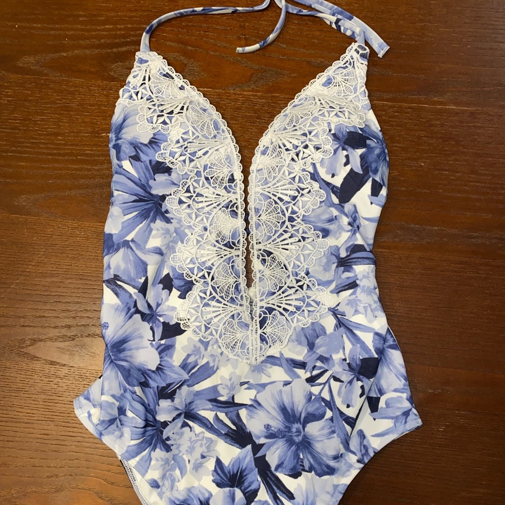 Hollister One Piece